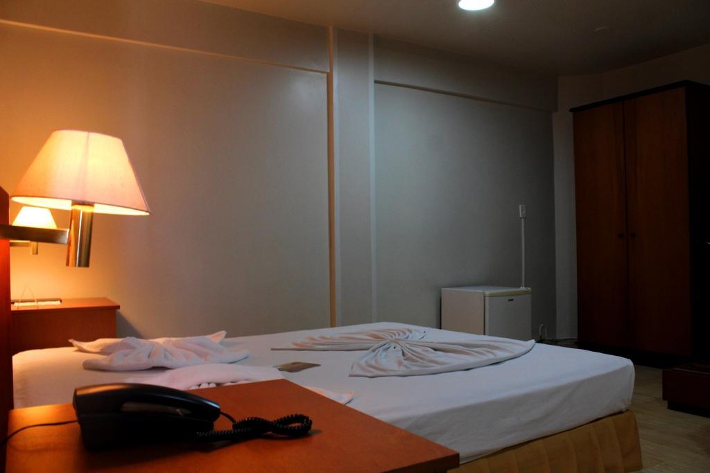 Geneviee Palace Hotel Ponta Grossa  Bagian luar foto